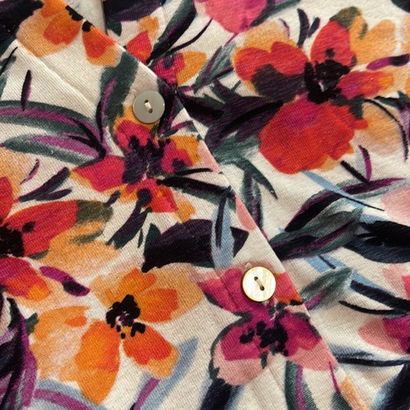 Short sleeve button-up Top - Picture 5 of 7